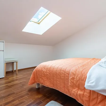 Lovorka 5 דירה באסקה