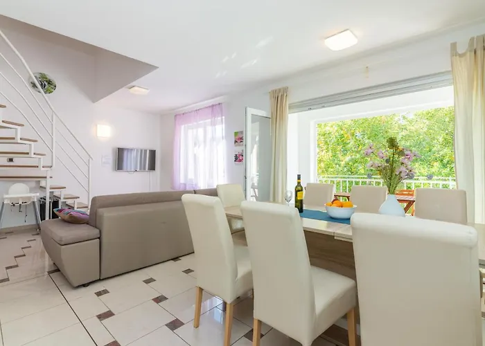 Apartment Lovorka 5 *