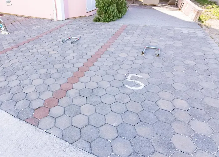 Lovorka 5 * Baska (Krk)