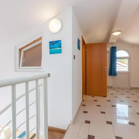 Apartment Lovorka 5