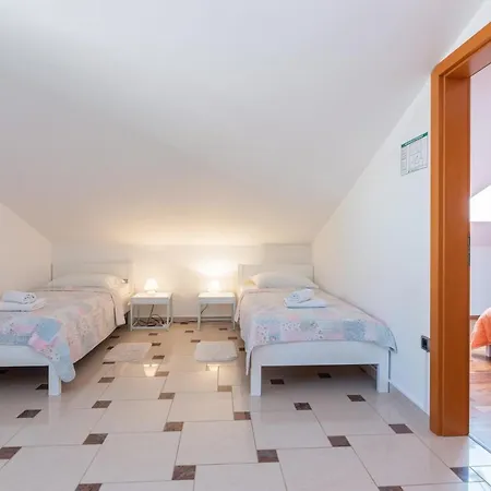 Lovorka 5 * Baska (Krk)